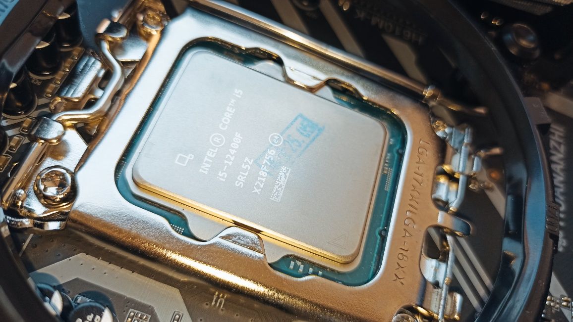 ТОП! Комплект Huananzhi lga 1700 i5 12400f 32gb DDR4 PCIE 4.0