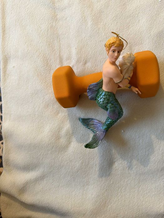 Enfeite sereio merman em porcelana com glitter – vários