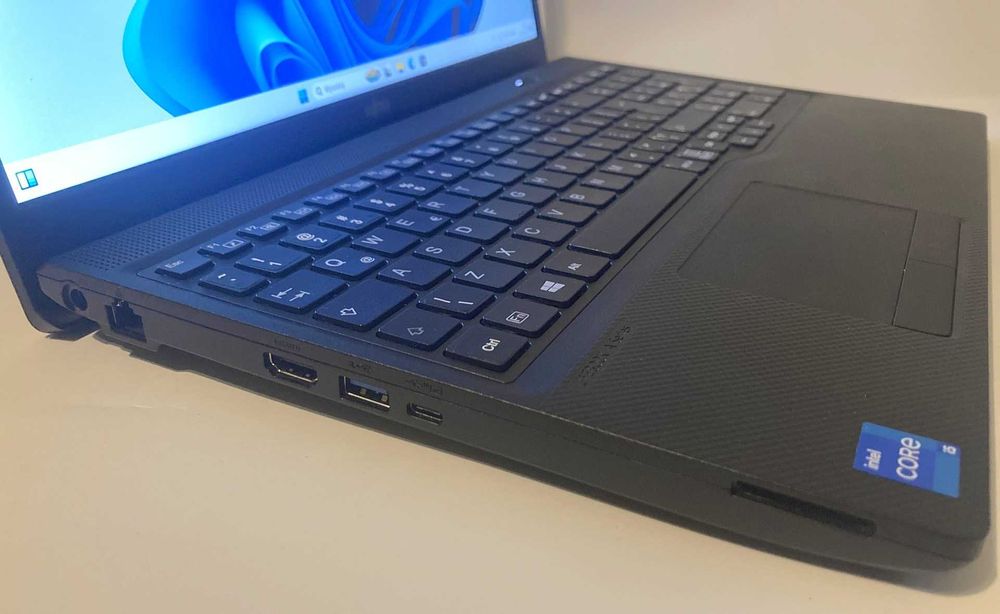 Fujitsu LIfebook A3511 i5-1135g7 8GB 256GB Win 11 Gwarancja