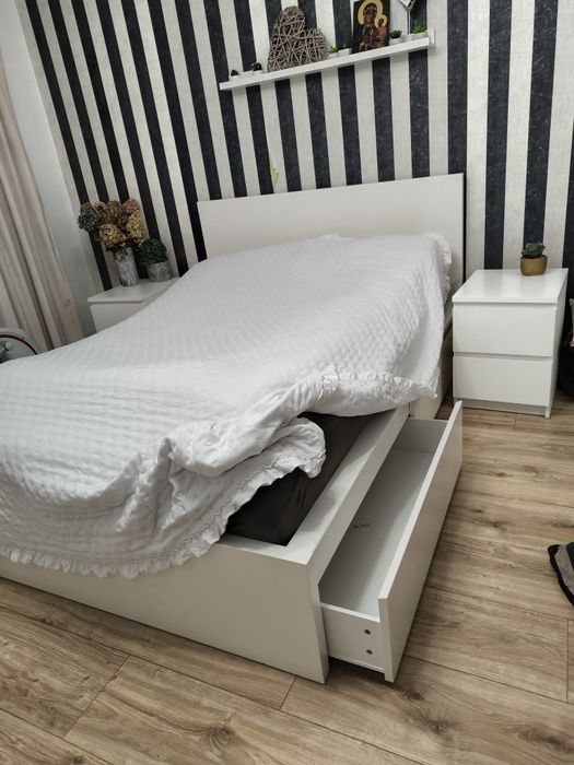 Zestaw mebli Sypialnia łòzko komoda szafki nocne