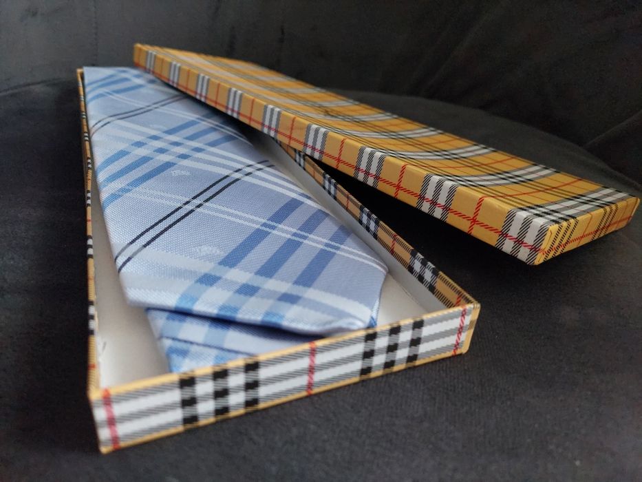 Krawat Burberry nowy