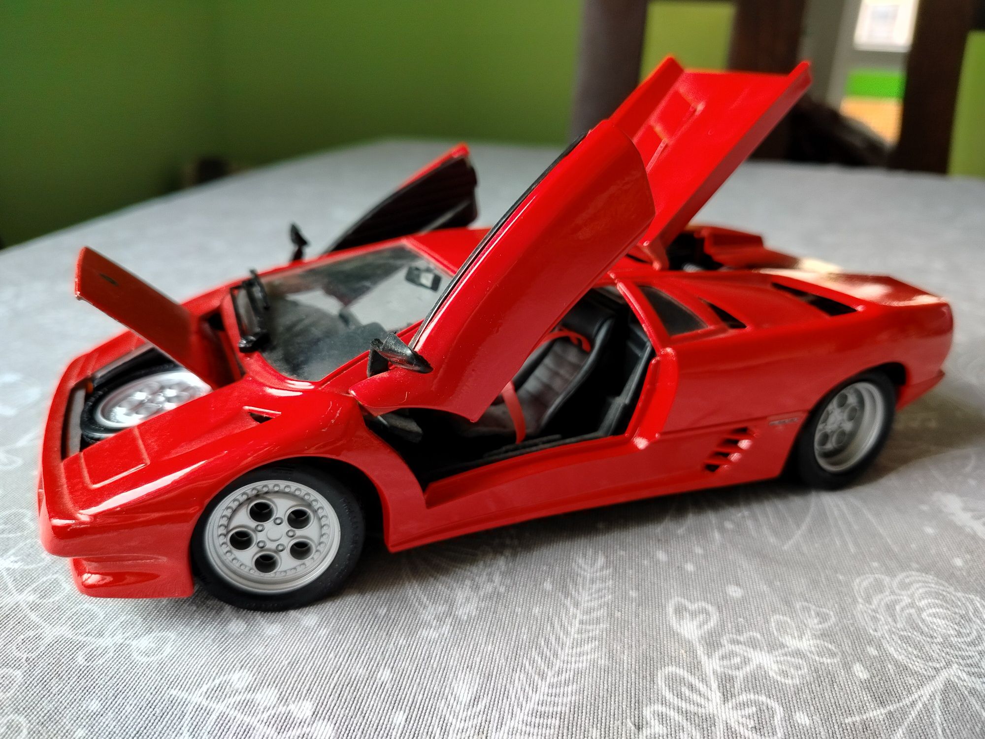 Model auta Lamborghini 1:18