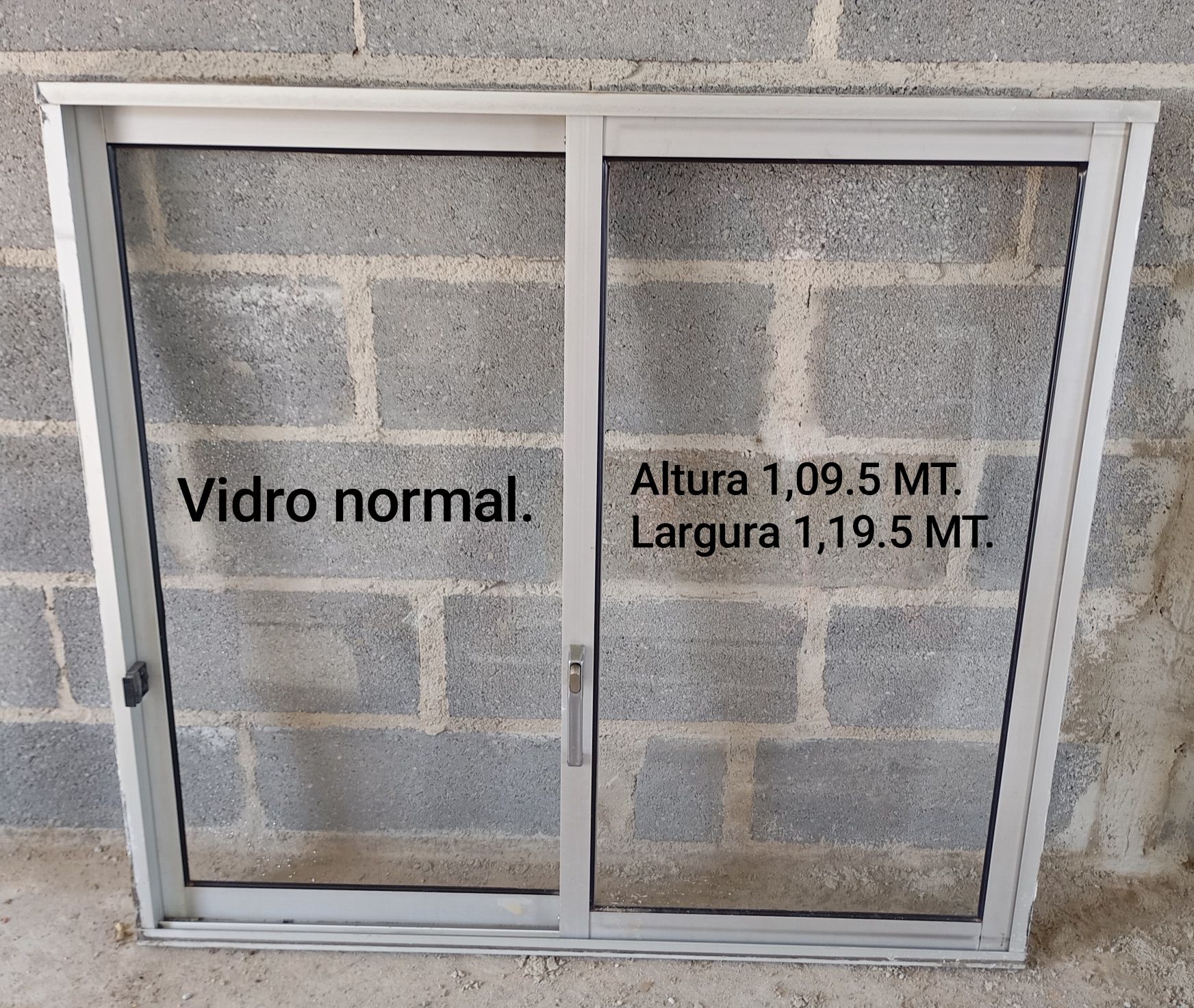 Janela em alumínio.
