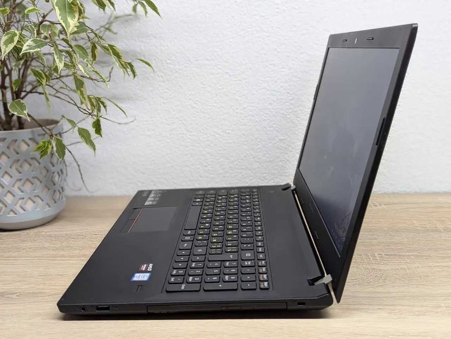 Игровой ноутбук  i7-6500U,16 GB DDR3,Radeon R5 M330,SSD 256Gb