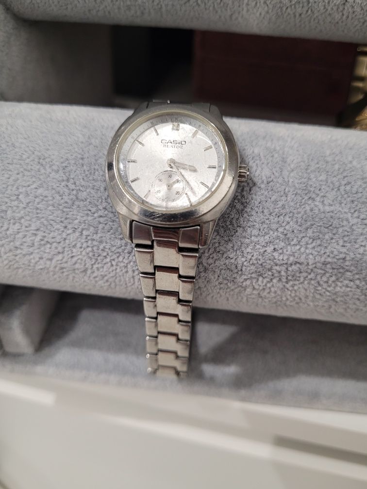 Zegarek Casio srebrny  sprawny