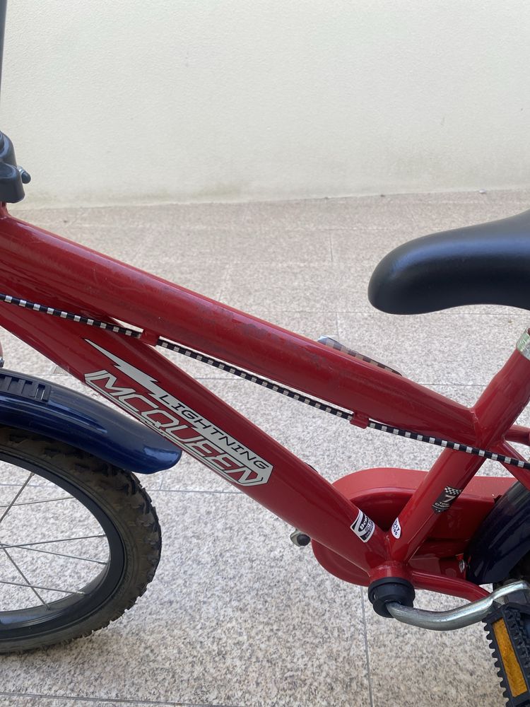 Bicleta MCQUEEN usada mas em bom estado.