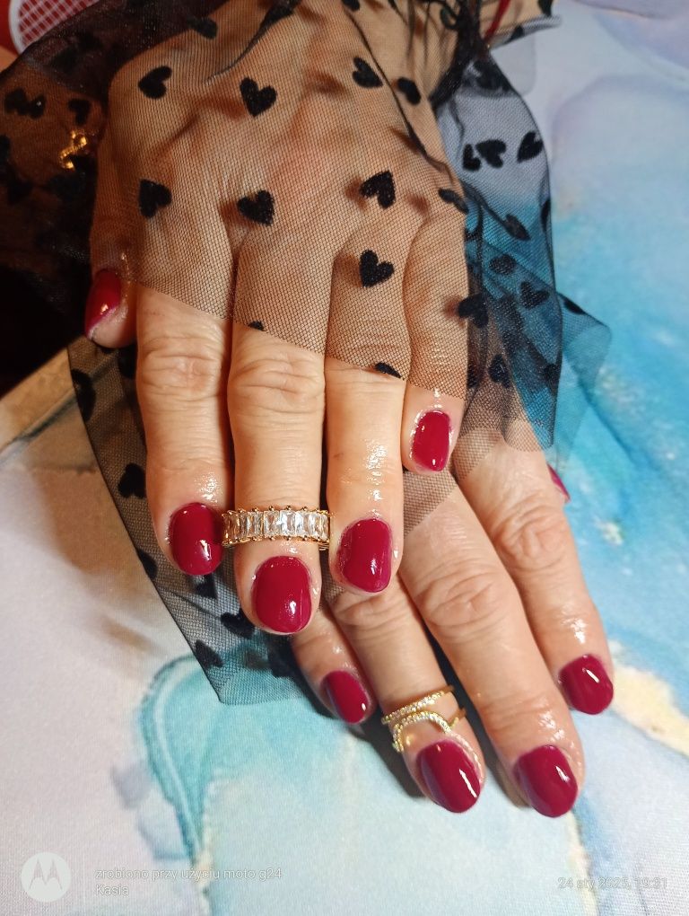 Manicure hybrydowy i żelowy