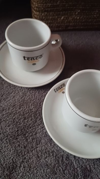 Conjunto chávenas e pratos