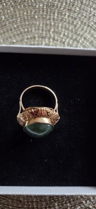 Pierścionek złoty PRL zielone oczko