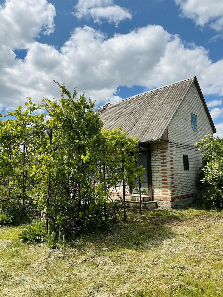 Продам дачу з будинком в Гаразджі