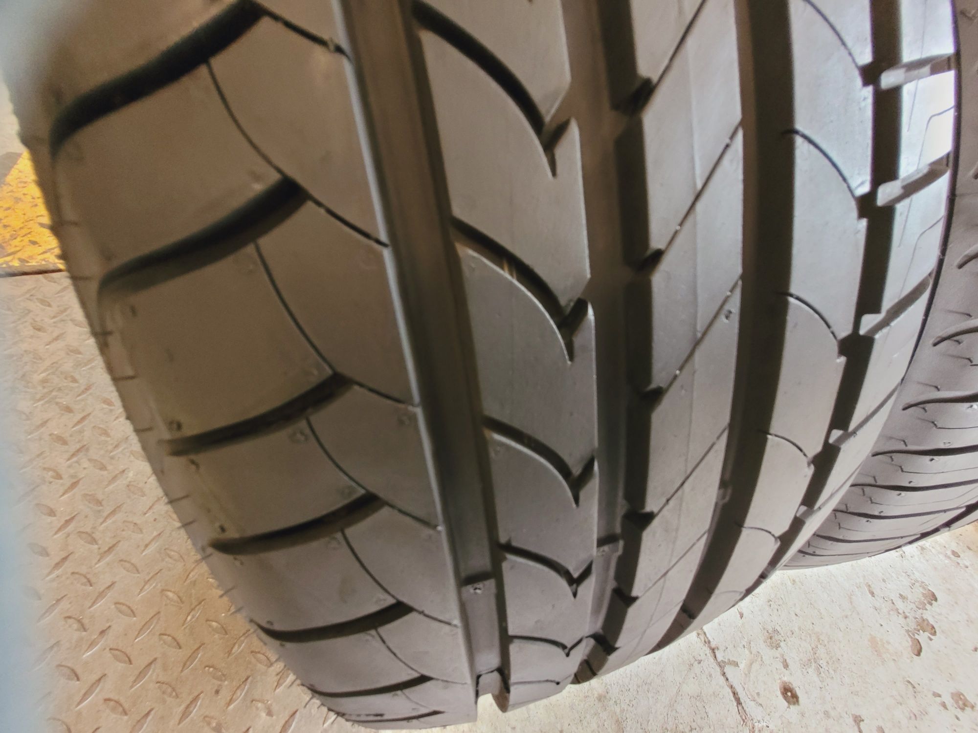 ## Goodyear Efficient Grip 255/45/18 lato montaż gratis  ##