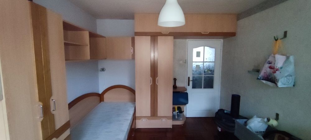 Meble do  pokoju z łóżkiem