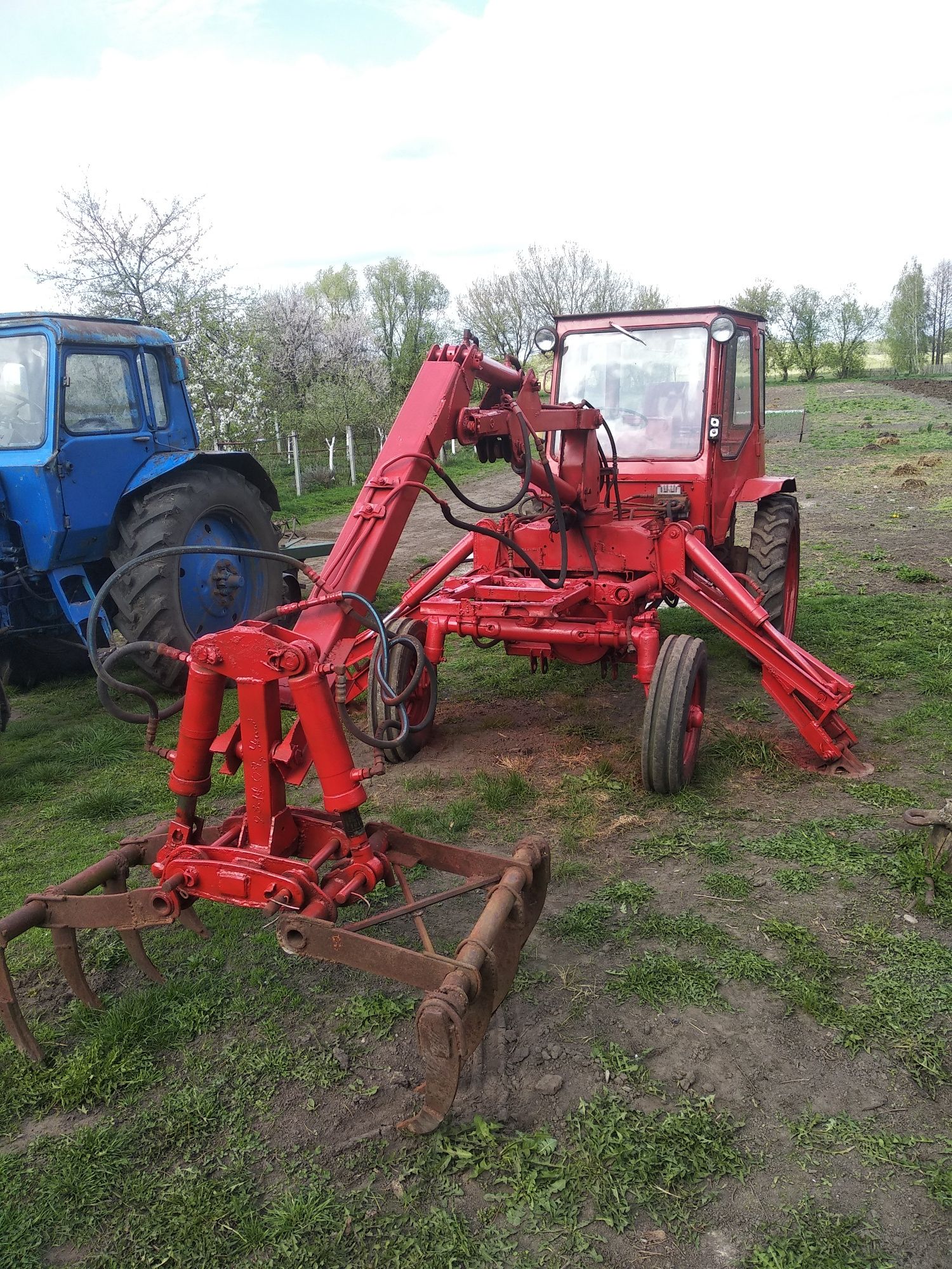 Продам трактор Т-16 з грейферним погрущиком