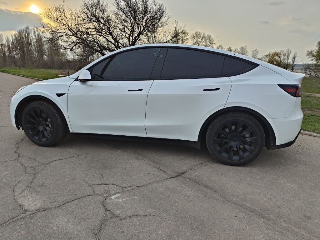 Продам Tesla Model Y