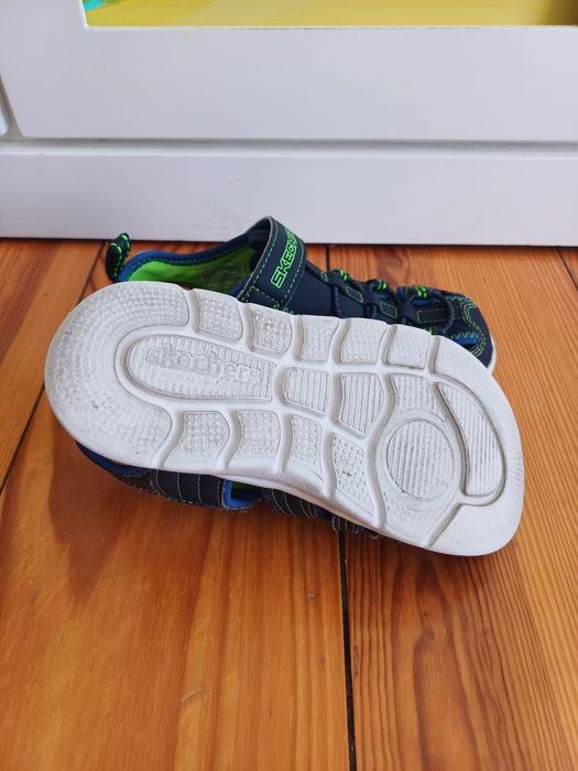 Sandálias desportivas da Skechers, tamanho 28