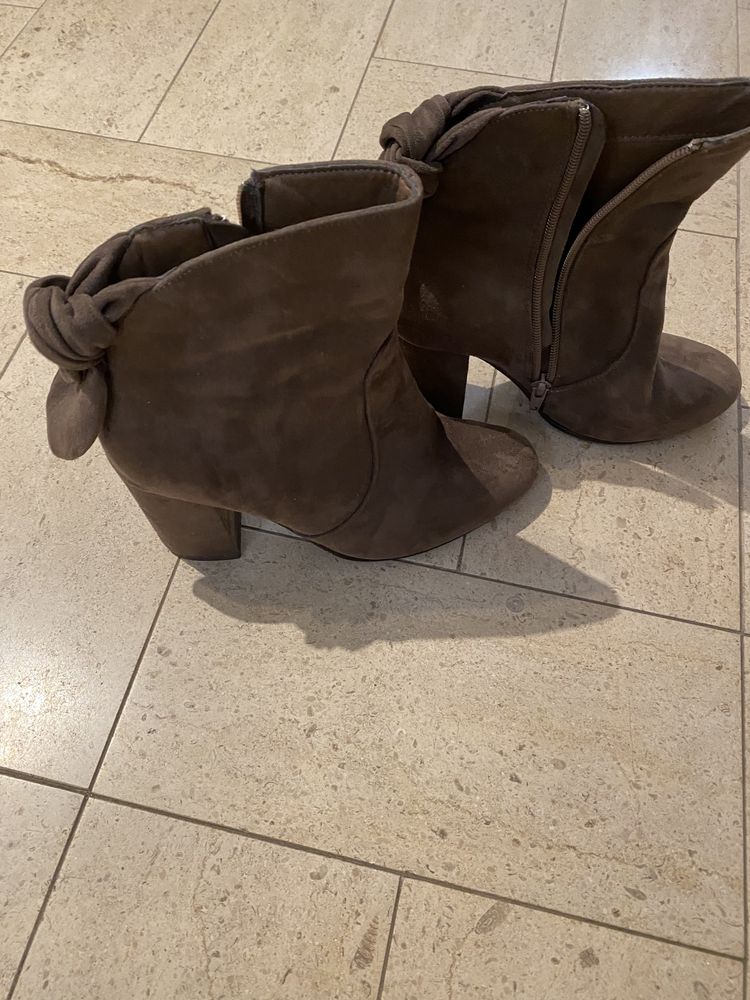 Botas cinza ecuro