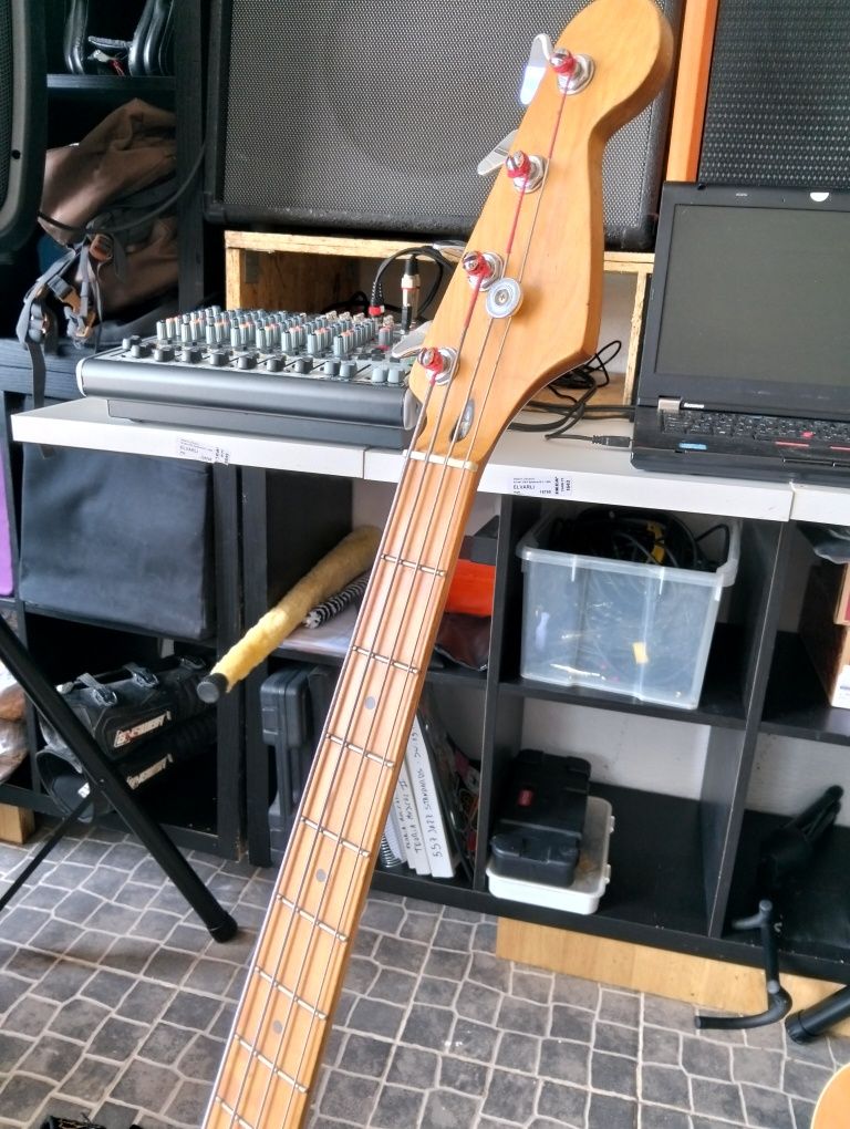 Baixo Precision 40 Anos