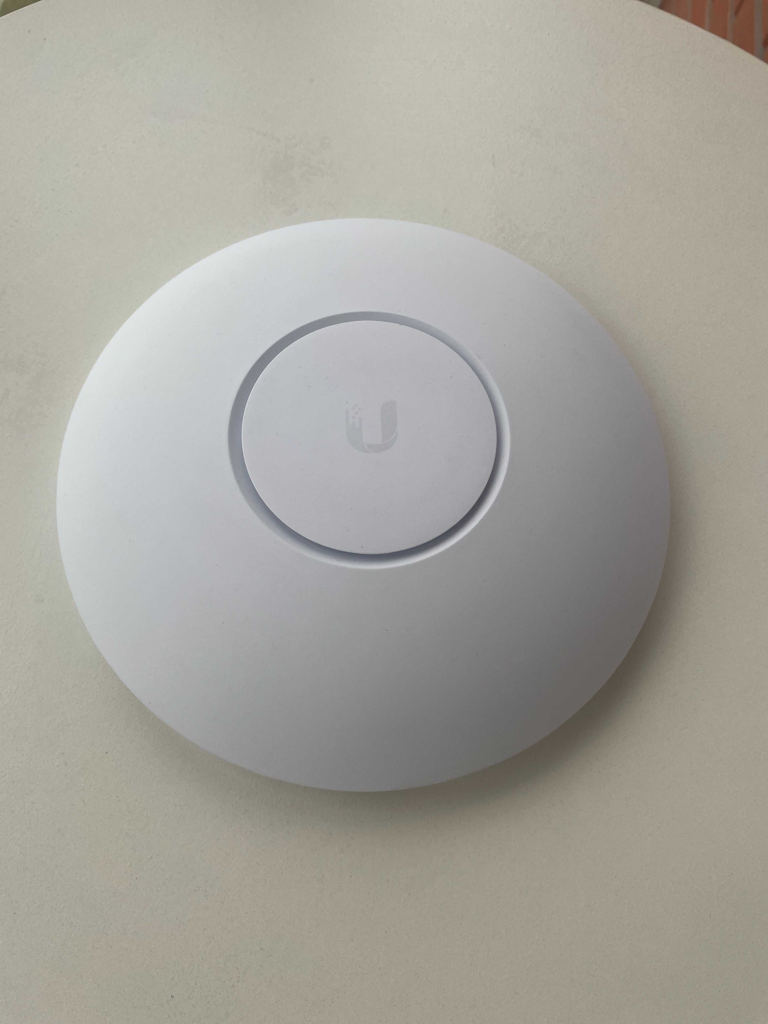 Точка доступу Wi-Fi Ubiquiti UniFi AC HD 2.4/5 GHz, 800Mb/s / 1700Mb/s
