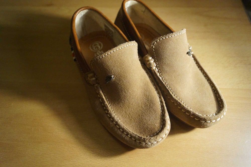 Sapatos de criança (28), em pele.