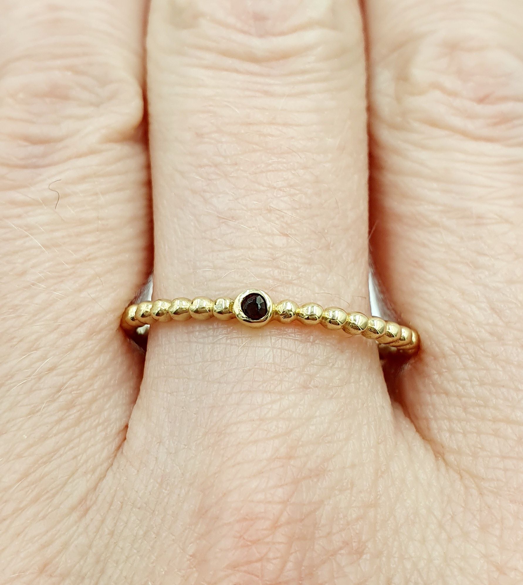 Złoty pierścionek z rubinem 585