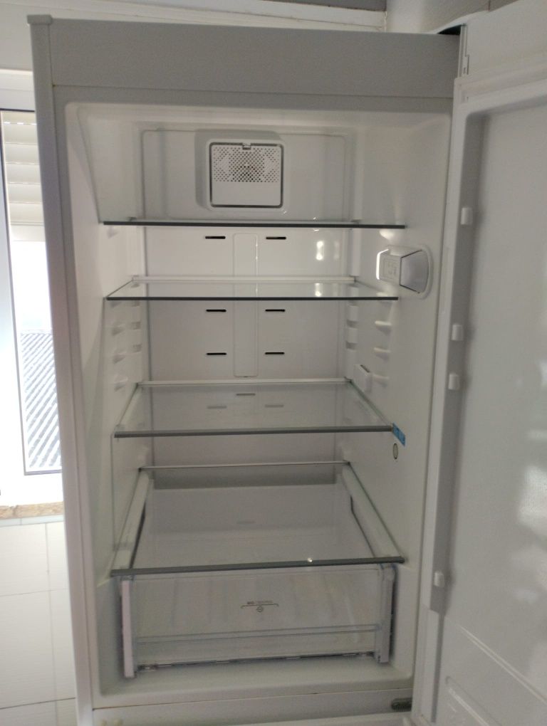 Frigorífico Combinado Indesit