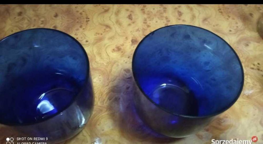 2 kubki szkło kobaltowe sprzedam
