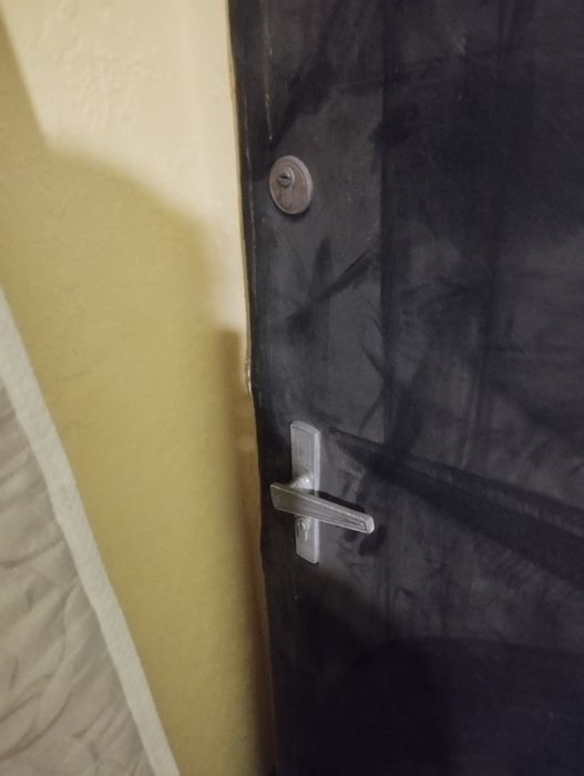 Вхідні броньовані двері