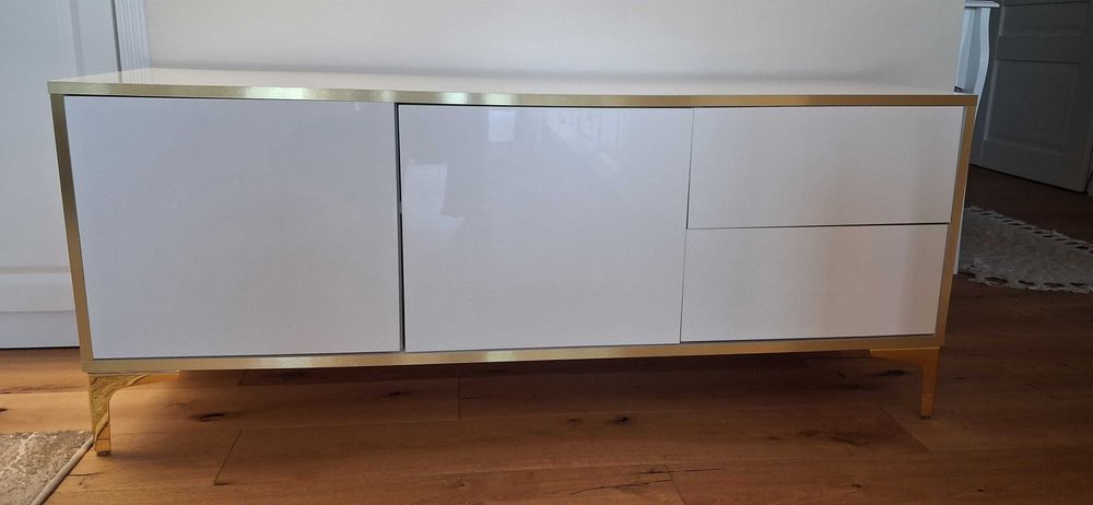 Szafka RTV Monako biała złote nóżki