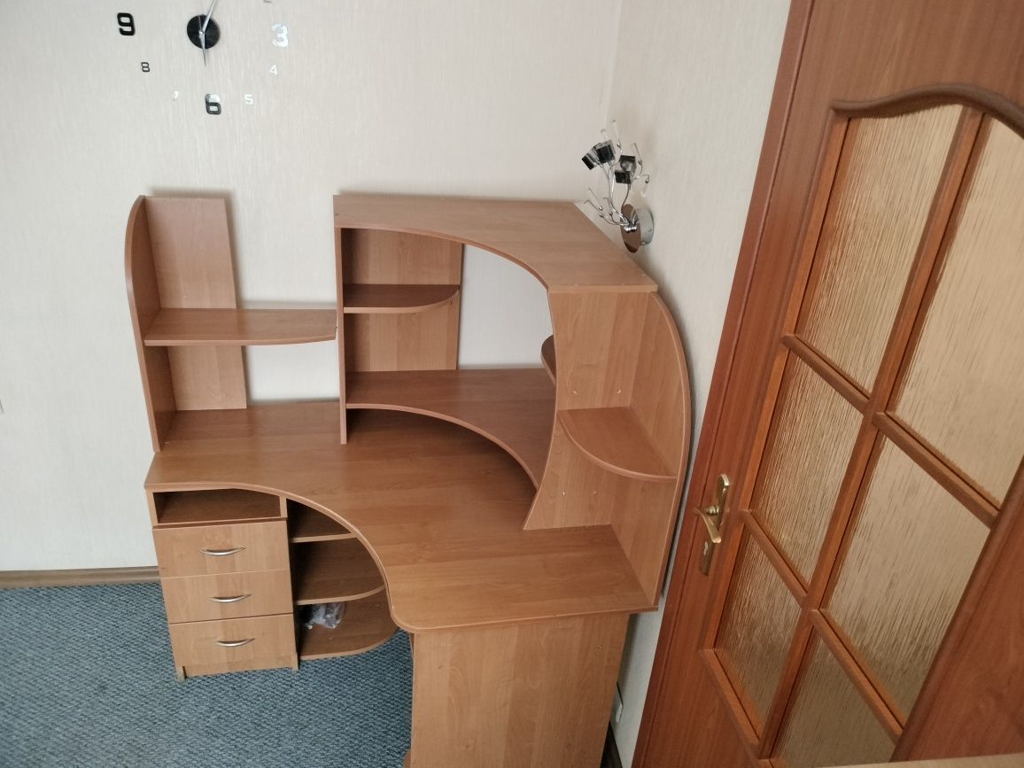 Стол угловой компьютерный