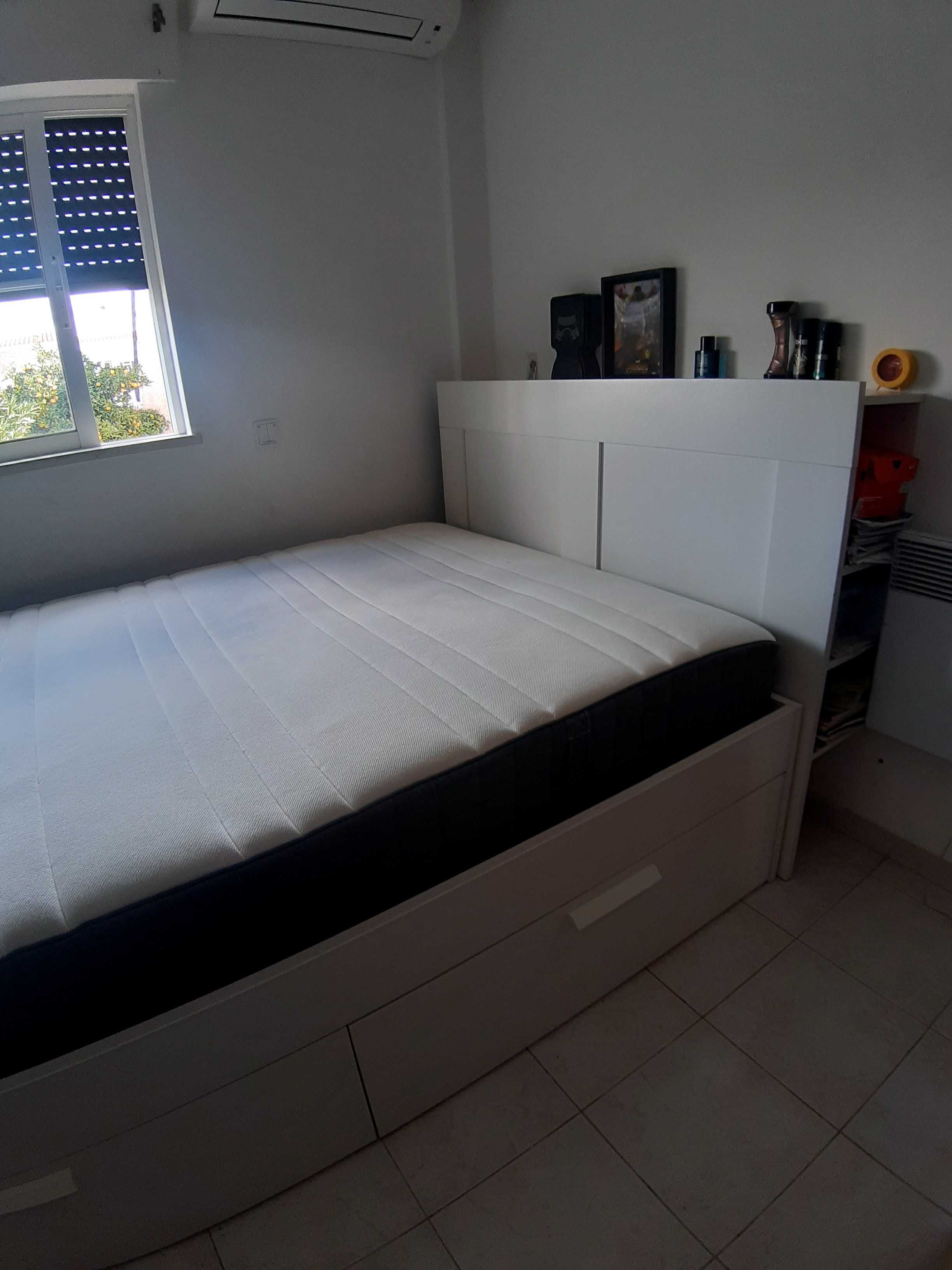 Cama com 4 gavetas, estrado e cabeceira 1.40 × 2.00