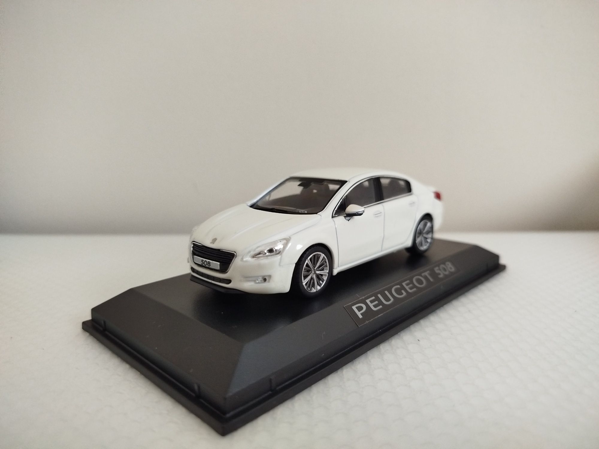 Miniatura Peugeot 508 Nova 1/43