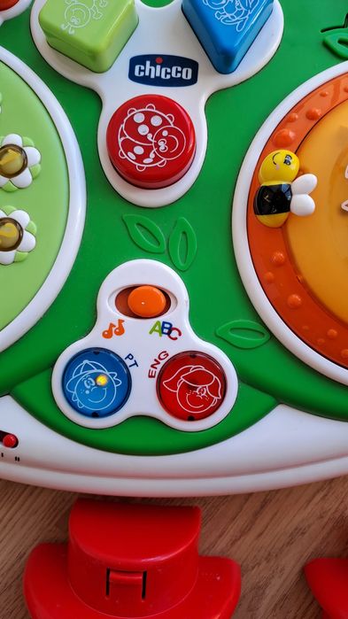 Mesa atividades bilingue Chicco