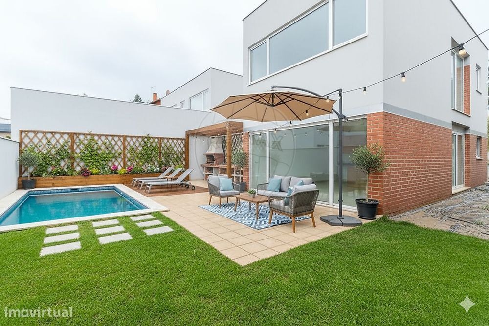 Moradia T4 para venda