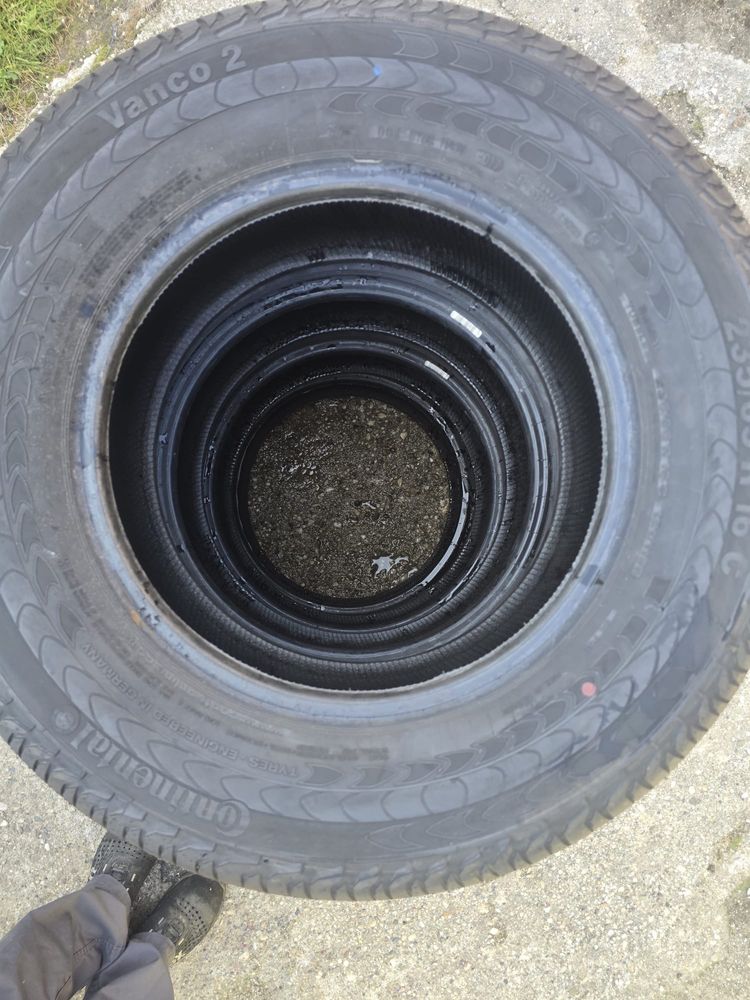 Opony 4 szt. Continental 235/65/16C
