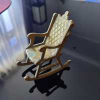 Mosiężne starodawne bujane krzesło