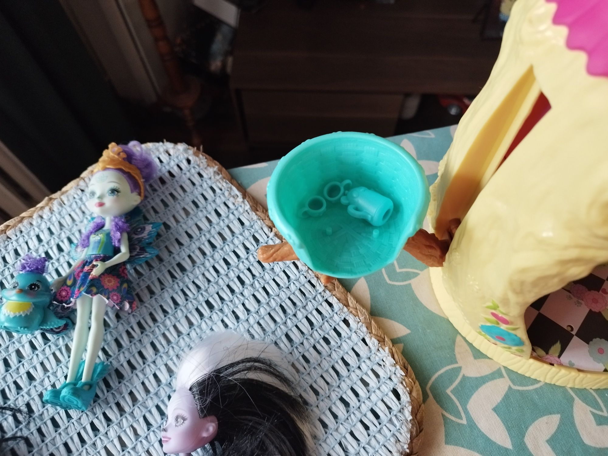 Domek dla lalek enchantimals duży + lalki i ich zwierzątka używane