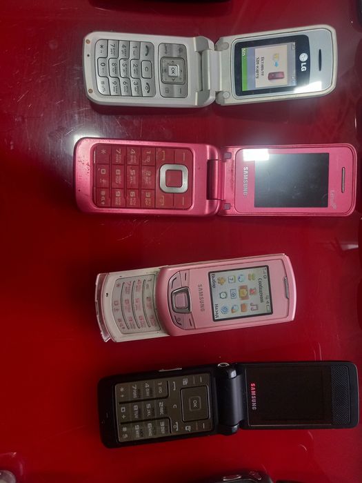 Телефоны самсунг.