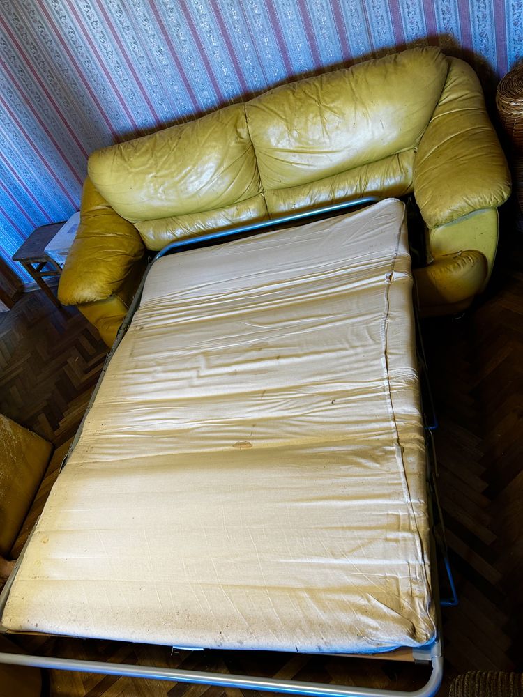 Диван шкіряний ліжко комплект крісло