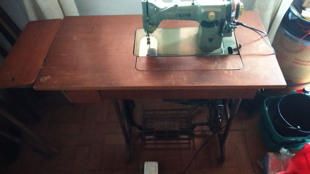 Máquina costura Oliva anos 70