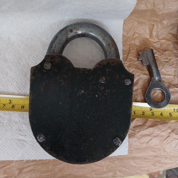 Большой навесной замок СССР.