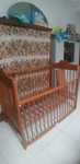 Cama de bebé em madeira