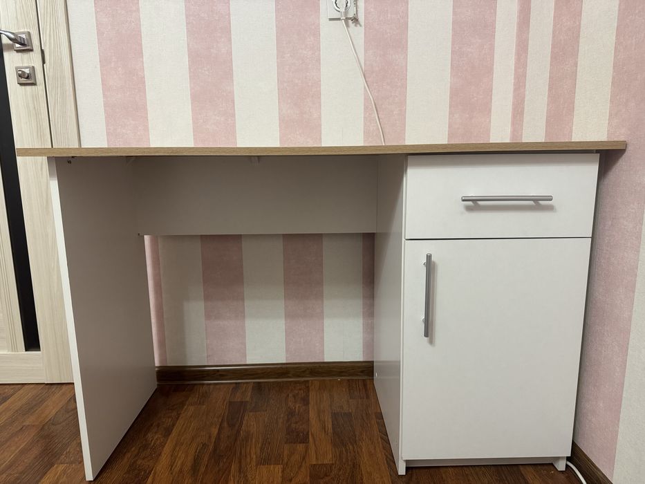 Стіл письмовий білий та дуб сонома