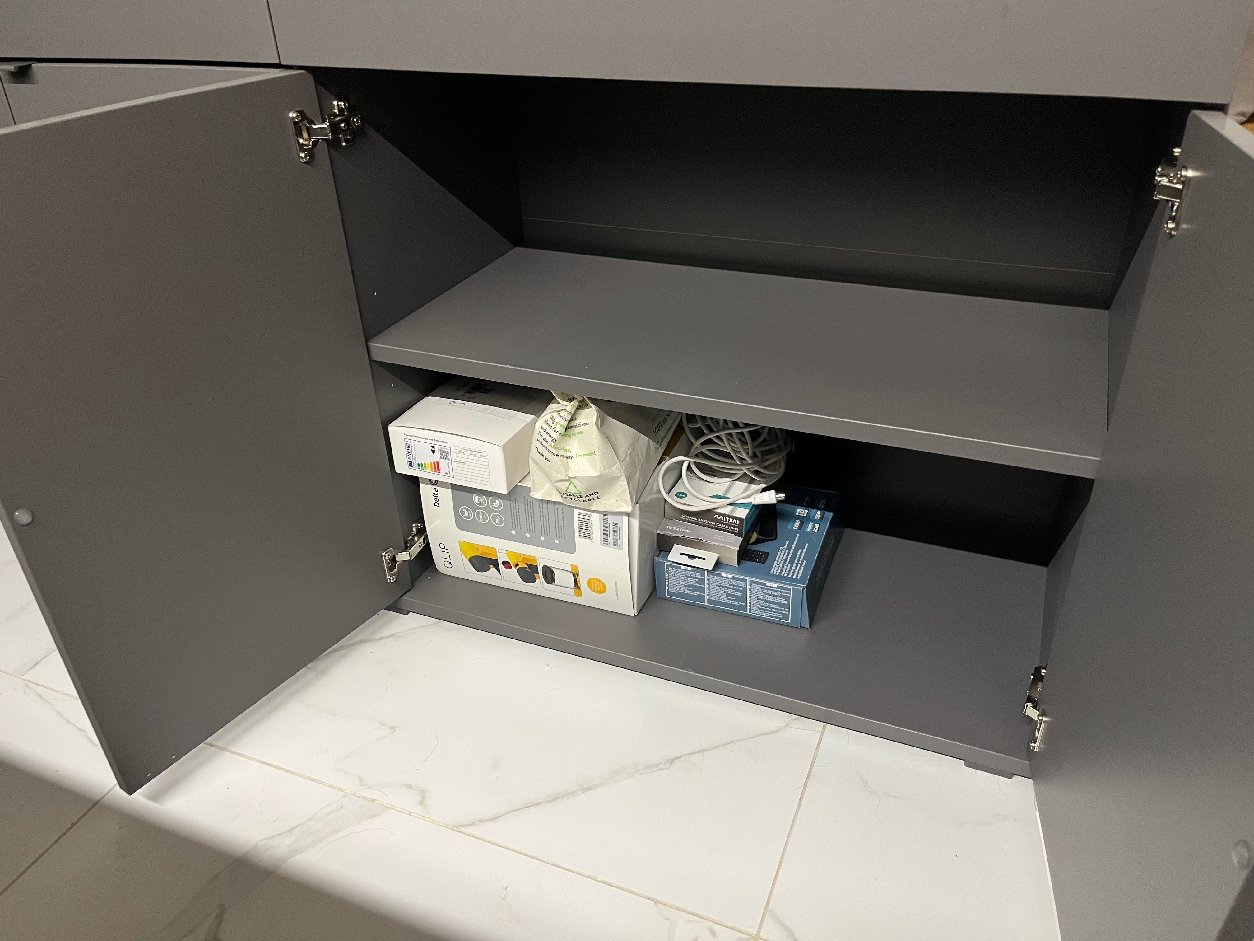Aparador cinzento escuro Ikea