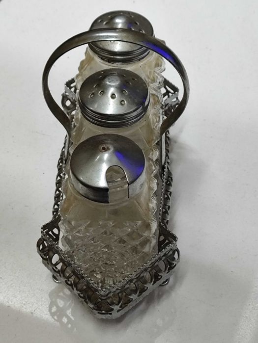 Conjunto de saleiro e pimenteiro de meados do século XX cesto england