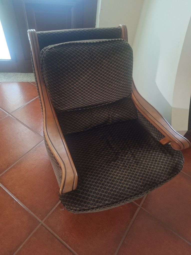 Poltrona individual em bom estado