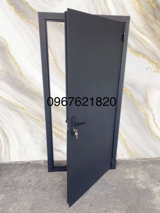 Двері вхідні металеві