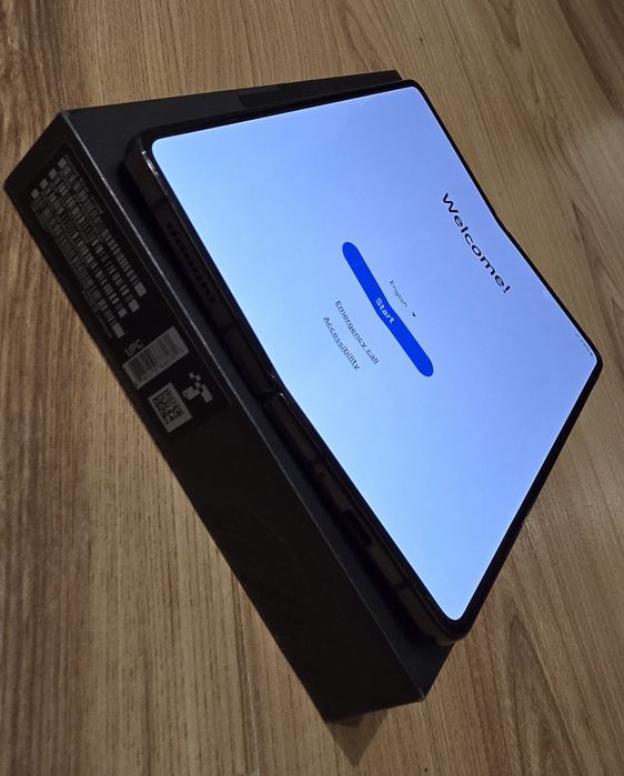 Samsung Z Fold 4 plus Huawei Watch W1 (2015)