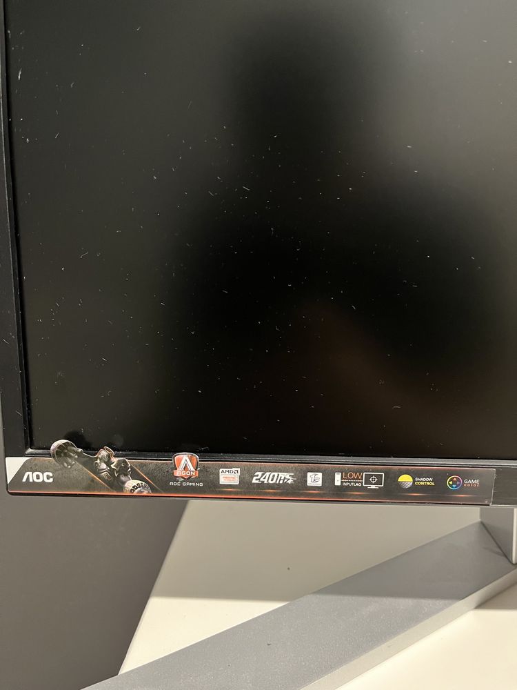 Komputer z monitorem do gier