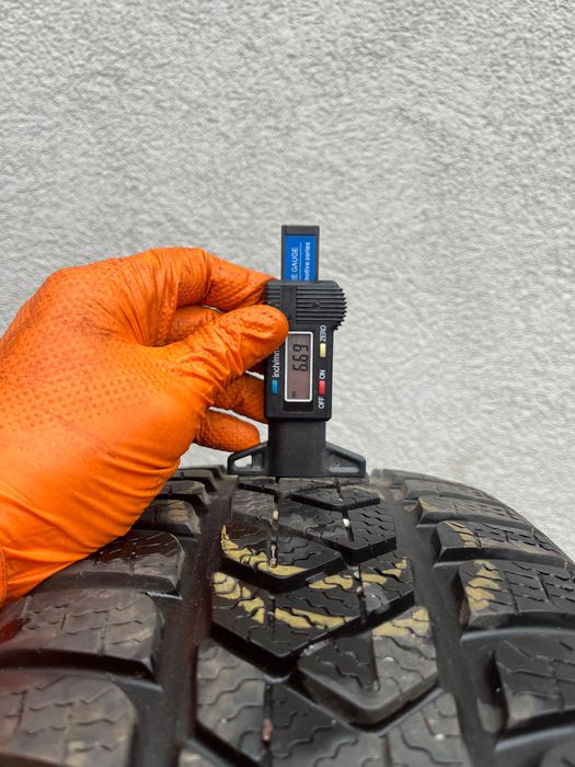 Para opon Pirelli SottoZero 3 Winter 215/60 r16 99H jak NOWE !!!