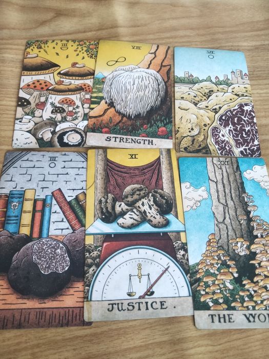 Карты таро с изображением грибов